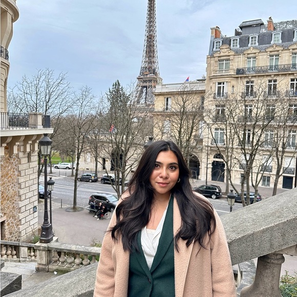 Meet your Posher, Rasha - Picture 3 of 3